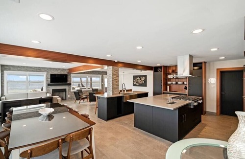 Orlando Beach Resort | Compass 2BR Suite - Gourmet Kitchen - Water view