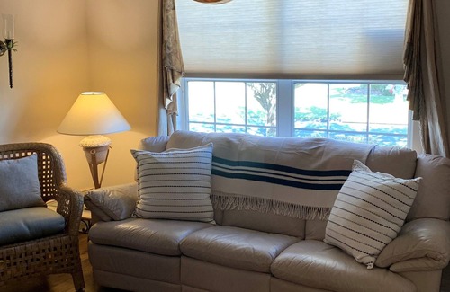 Lady Lake Villa | Comphy Home with complimentary use of golf cart