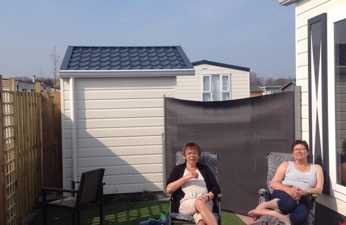 Renesse Ski Chalet | Complete and luxurious 6 person chalet at a holiday park on the coast