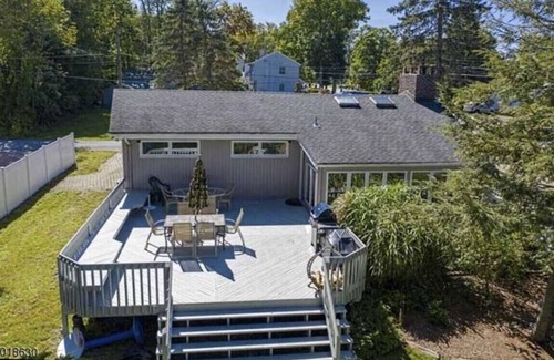 Frankford House | Completely remodeled Culver Lake home