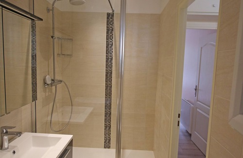 Vernier Apartment | Completely renovated 2-room Libération apartment