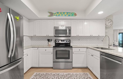 Sanibel Condo | Completely renovated one bedroom on the beach, 65' Samsung TV tennis, pool.