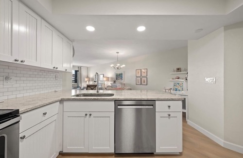 Sanibel Condo | Completely renovated one bedroom on the beach, 65' Samsung TV tennis, pool.