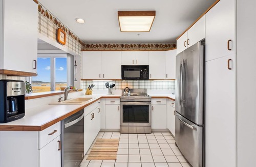 Fenwick Island House | Complimentary activities, a $300 WEEKLY value! End unit 3 bedroom, 3.5 bath bayfront townhome featuring luxurious accommodations.