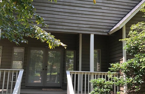 Sunset House | Complimentary boat slip! Affordable 3 Bed House-Pickleball! Close to Clemson!