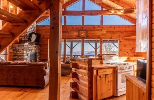Ponca Condo | Compton Mountain Cabin w/ Big Mountain Views