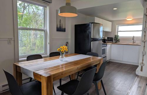 Ste Anne de Beaupre Apartment | Condo 1 - Waterfront with SPA Fireplace & Barbecue