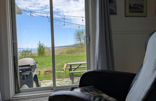 Ste Anne de Beaupre Apartment | Condo 1 - Waterfront with SPA Fireplace & Barbecue