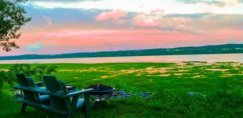 Ste Anne de Beaupre Apartment | Condo 1 - Waterfront with SPA Fireplace & Barbecue