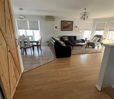 Brossard Apartment | Condo de charme familial