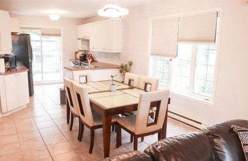 Brossard Apartment | Condo de charme familial