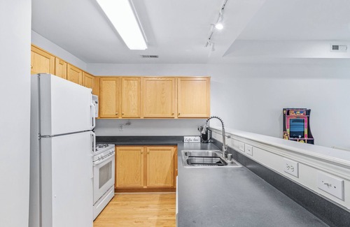 Cherokee Triangle Condo | Condo in the Highlands walkable to restaurants, bars, and shopping