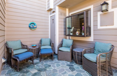 Westside Costa Mesa Condo | Condo on 40 acres of Nature near the beach! Holidays still available
