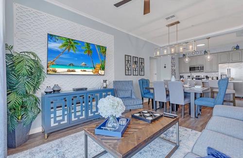 Florida Central Atlantic Coast Apartment | Condo w/Prime View of Lake, Pool & Fireworks!