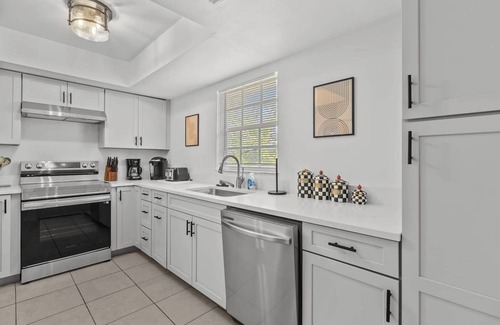 Englewood South Condo | Condo With Heated Pool, Beaches Only Minutes Away