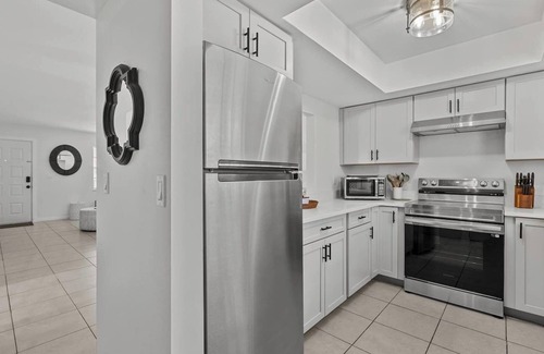 Englewood South Condo | Condo With Heated Pool, Beaches Only Minutes Away