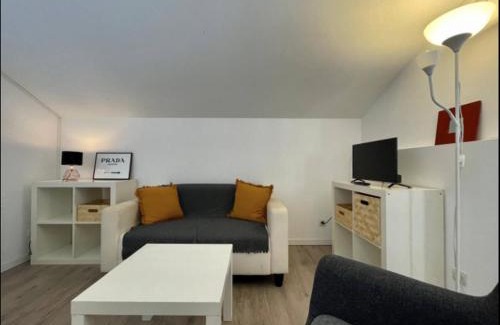 Fontainebleau Apartment | Confort & Bien-être-Parking