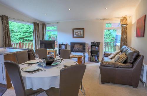 Liverton House | Conkers Lodge for 6 with Hot Tub & Secluded Decking - Spa Resort in Devon