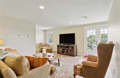 Morris House | Connecticut Retreat Steps to Historic Downtown!