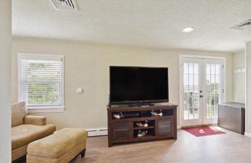 Morris House | Connecticut Retreat Steps to Historic Downtown!