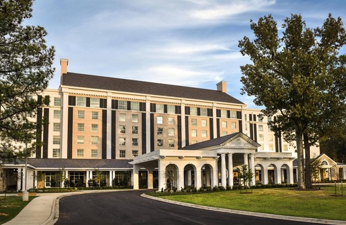 Whitehaven Hotel | Connecting Double Queen Courtyard View-Steps to Graceland -Perfect for Families!