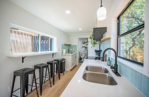 Gruene Cabin | Contained in Gruene! Hot Tub! Minutes to Gruene Hall!