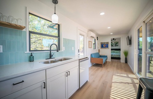Gruene Cabin | Contained in Gruene! Hot Tub! Minutes to Gruene Hall!