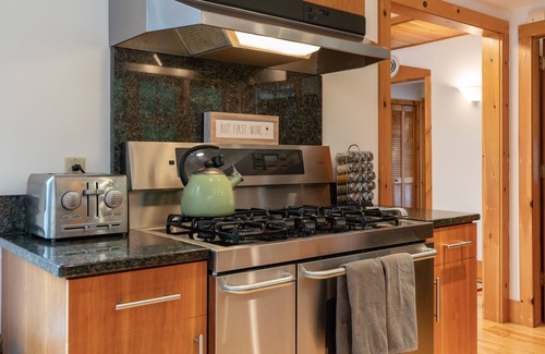 White River Junction House | Contemporary Upper Valley vacation rental w/10 acres of private land