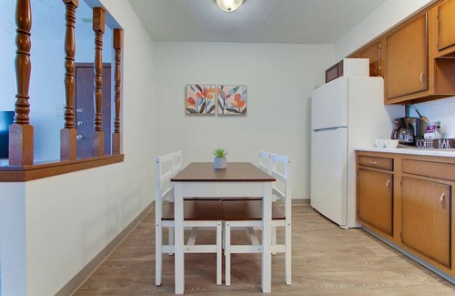 North Canton Apartment | Contemporary 1 BD | Near Hall of Fame & Airport
