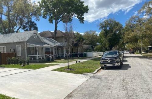 Tampa Heights Apartment | Contemporary 1-Bedroom Private Bungalow Walk to Armature & Riverwalk