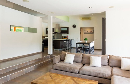 Arca Villa | Contemporary 160m² villa for 8 people with heated, secure swimming pool and Spa