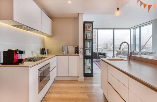 Silo District Apartment | Contemporary 2-Bed Apartment with Study & Harbour