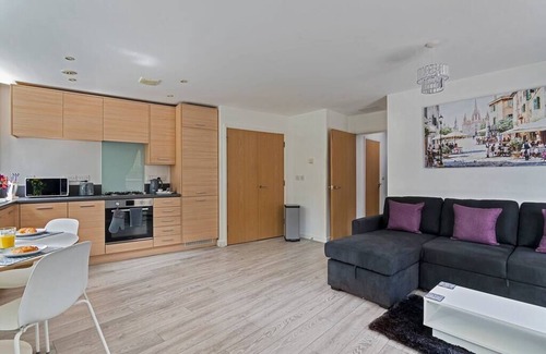 Northfleet Apartment | Contemporary 2-Bed Apt w. Free Parking & Balcony | On Site Stays Greenhithe