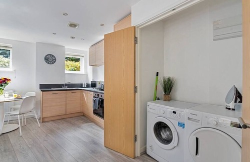 Northfleet Apartment | Contemporary 2-Bed Apt w. Free Parking & Balcony | On Site Stays Greenhithe