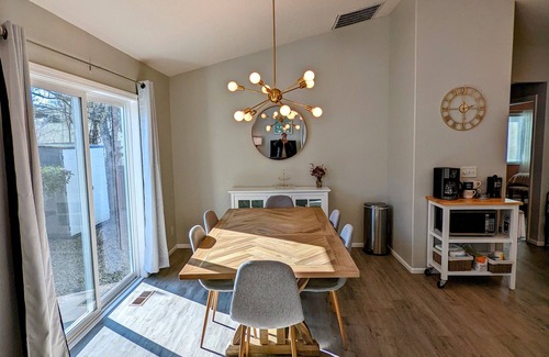 West Eugene Apartment | Contemporary 2 Bedroom Close to Downtown, Dining