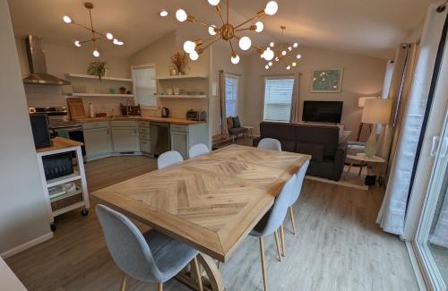 West Eugene Apartment | Contemporary 2-Bedroom Close to Downtown, Dining