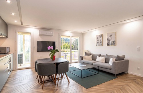 Cannes City Centre Apartment | Contemporary 4* 2BR garden view Palais Croisette 5mn Cannes Olam Properties