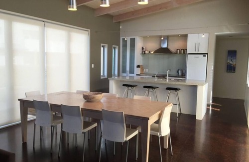 Omaha House | Contemporary 4 Bedroom Beach House