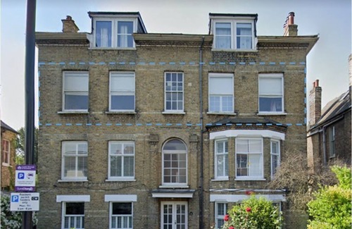 Turnham Green Apartment | Contemporary apartment in West London