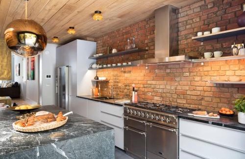 Queen's Park House | Contemporary Boutique Residence