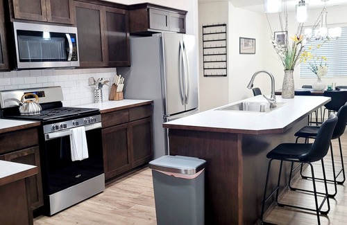 Spokane House | Contemporary Business Luxury, Professional travelers, Accessible, Fast Wi-Fi