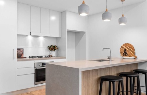 Wickham Apartment | Contemporary City Escape in Trendy Islington