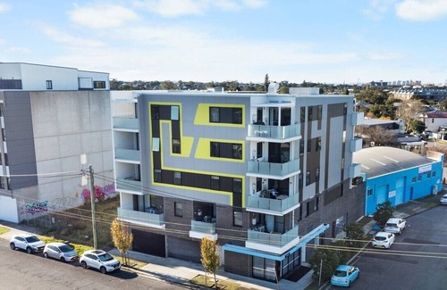 Wickham Apartment | Contemporary City Escape in Trendy Islington