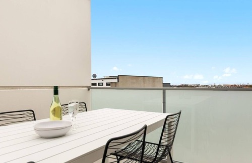 Wickham Apartment | Contemporary City Escape in Trendy Islington
