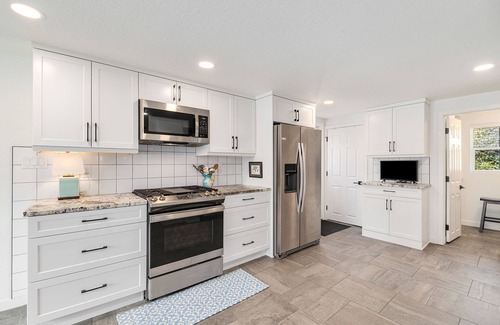 Castle Rock House | Contemporary, comfortable and charming - just 3 blocks to Downtown Castle Rock