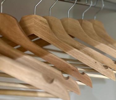 Guildford Ski Chalet | Contemporary Comfort 2 Bed 2 Bath Home Free Parking