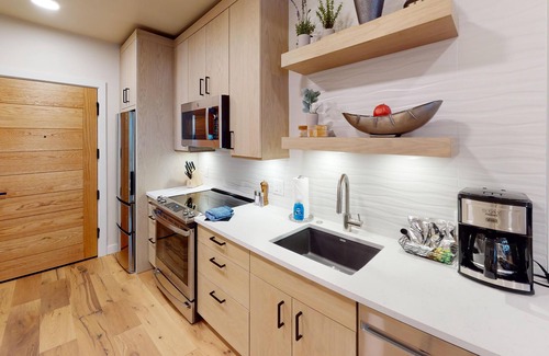 Tamarack Resort Apartment | Contemporary Condo|Juliette Balcony|Village Views