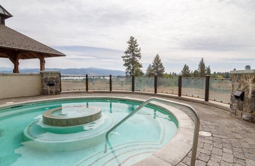 Tamarack Resort Apartment | Contemporary Condo|Juliette Balcony|Village Views
