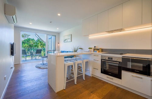 Mangere House | Contemporary Family Retreat– Close to Airport