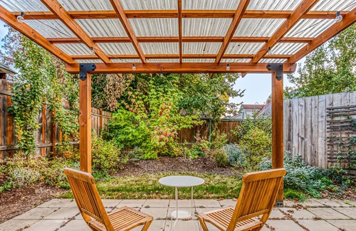 Alberta House | Contemporary hideaway with lovely outdoor space & great location for exploring